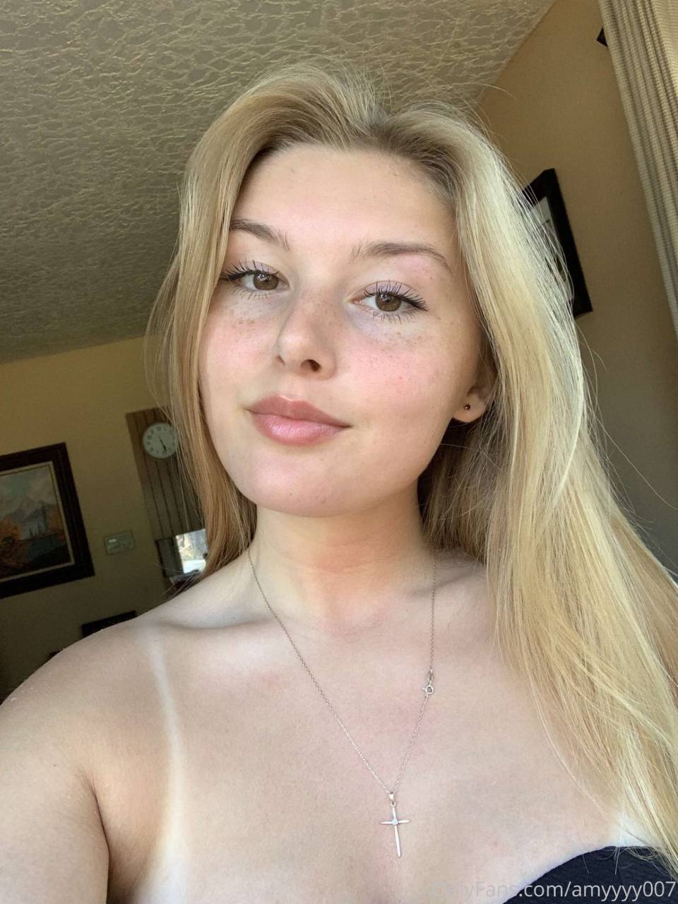 amyyy007 onlyfans mega below