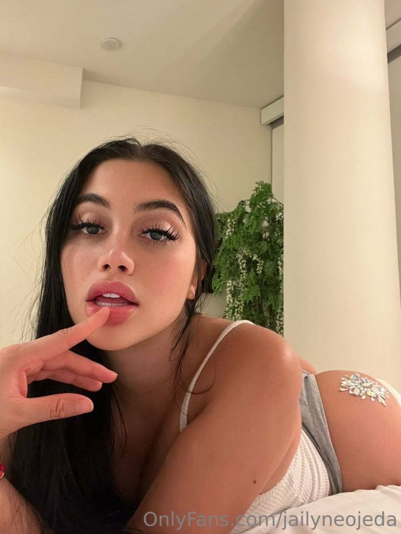 jailyneojeda onlyfans mega below