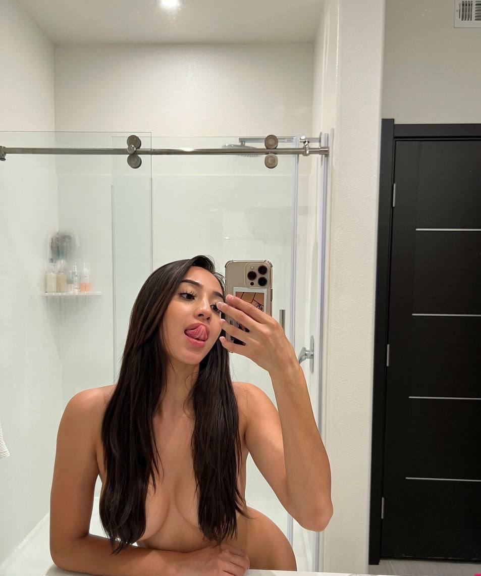 annamaxxi onlyfans mega below