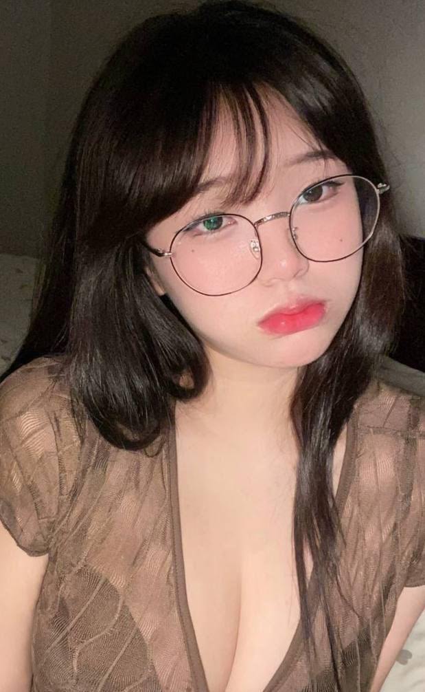 iimnekoo onlyfans mega below