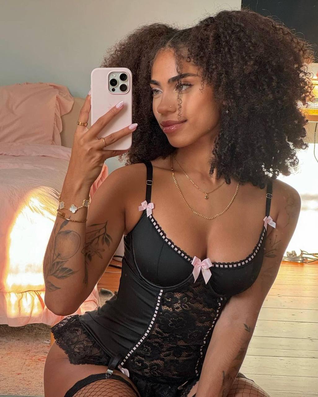 vvenuss onlyfans below