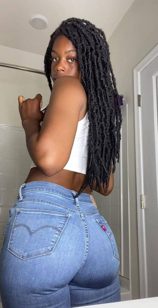 nrossiiee onlyfans below