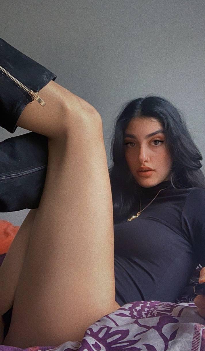 ariiaakhann onlyfans below