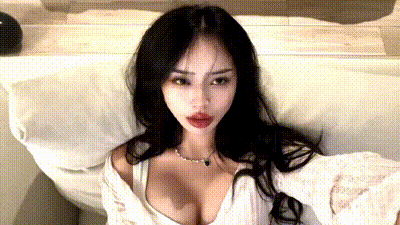 aIoeee onlyfans below
