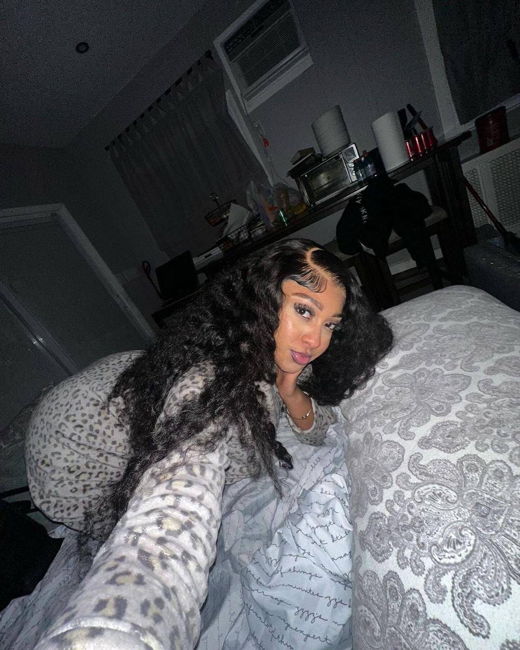 leyyxx onlyfans below