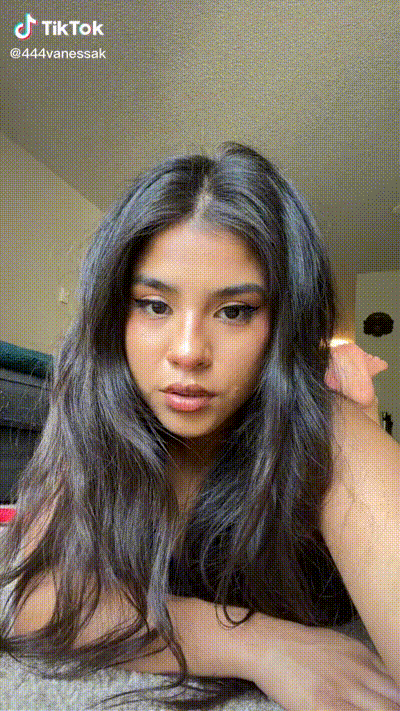 vannessaak onlyfans below