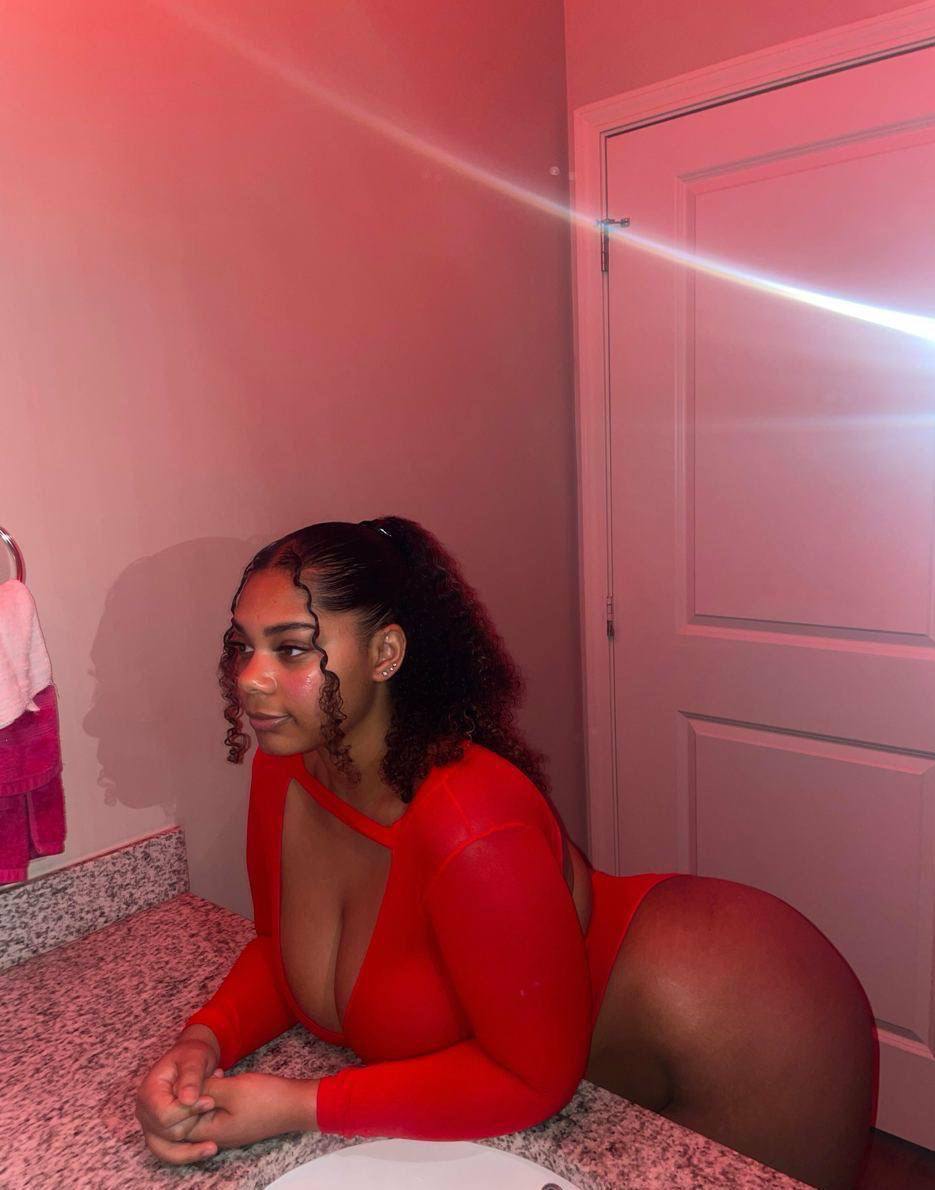 IiiveeIoveeadaayya onlyfans below