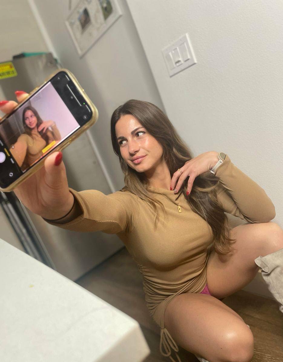 IuccyycIoudd onlyfans below