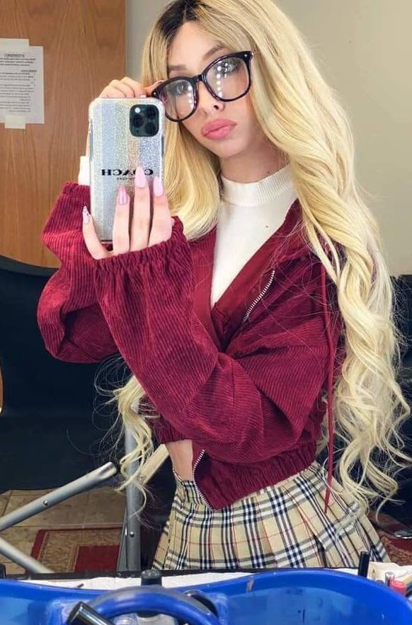 kennziie onlyfans below