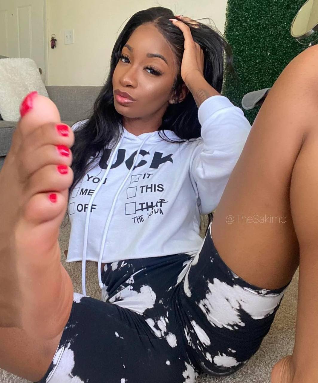 saakii onlyfans below
