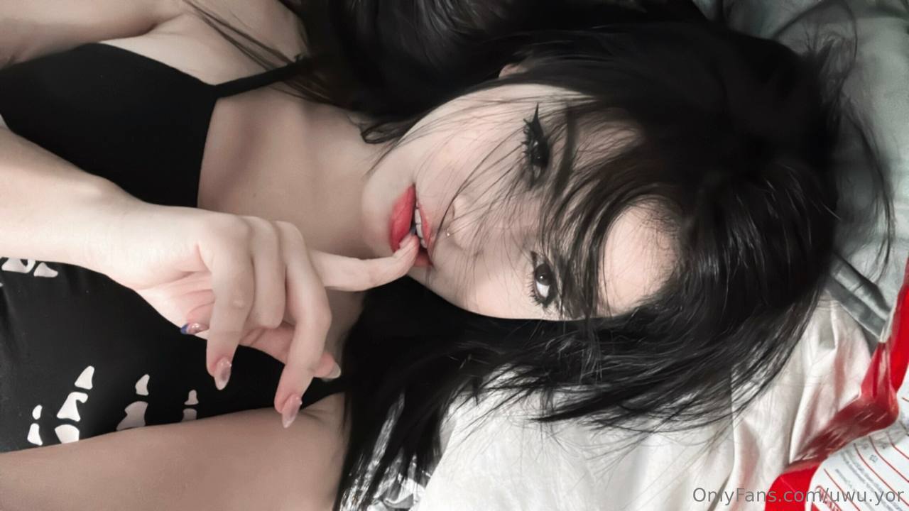 yorruwwu onlyfans below