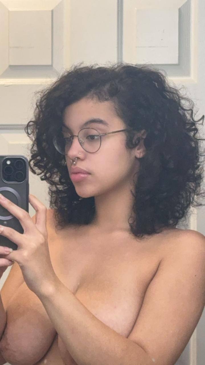 riidingghoodd onlyfans below