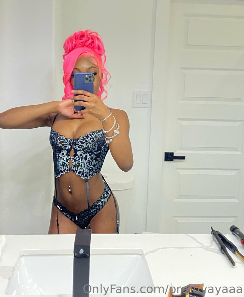 preettii onlyfans below
