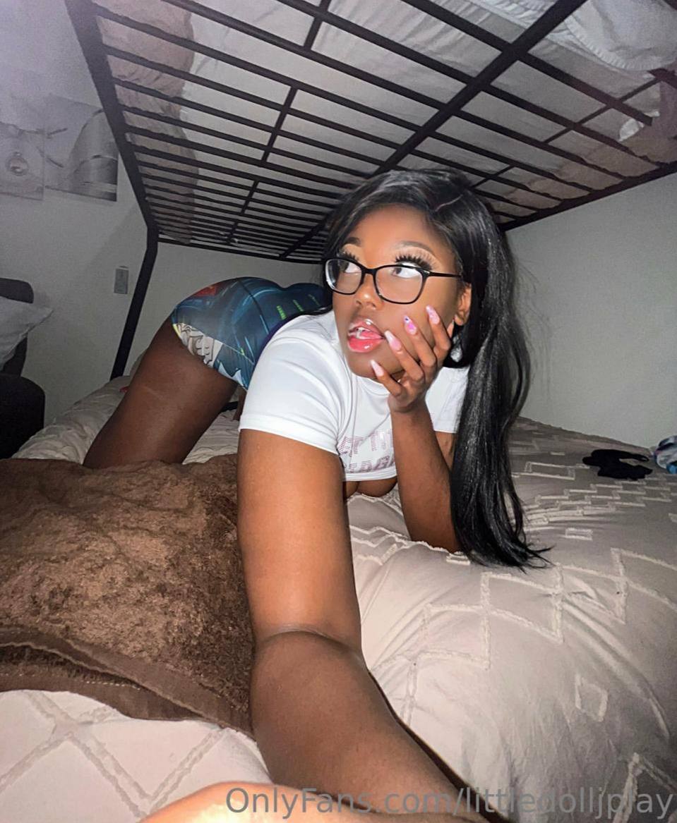 IiitIIeedoIIpIayy onlyfans below