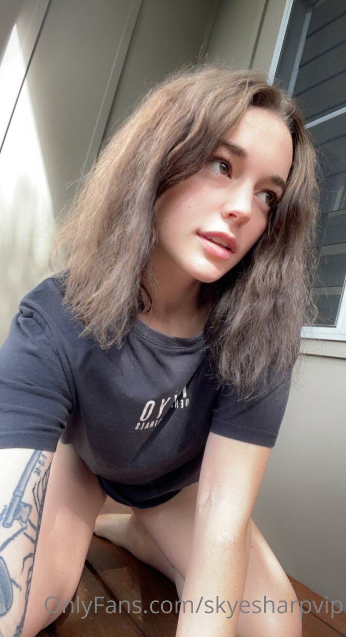 skyess onlyfans below